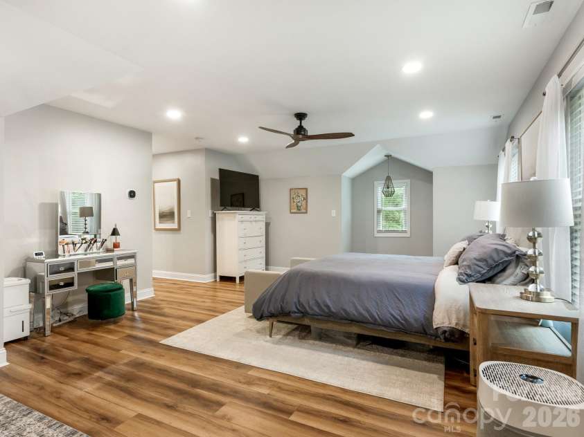 6801 Rollingridge Drive, Charlotte, NC 28211.  MLS# CAR4388041, YatesRealty ID 35281. 