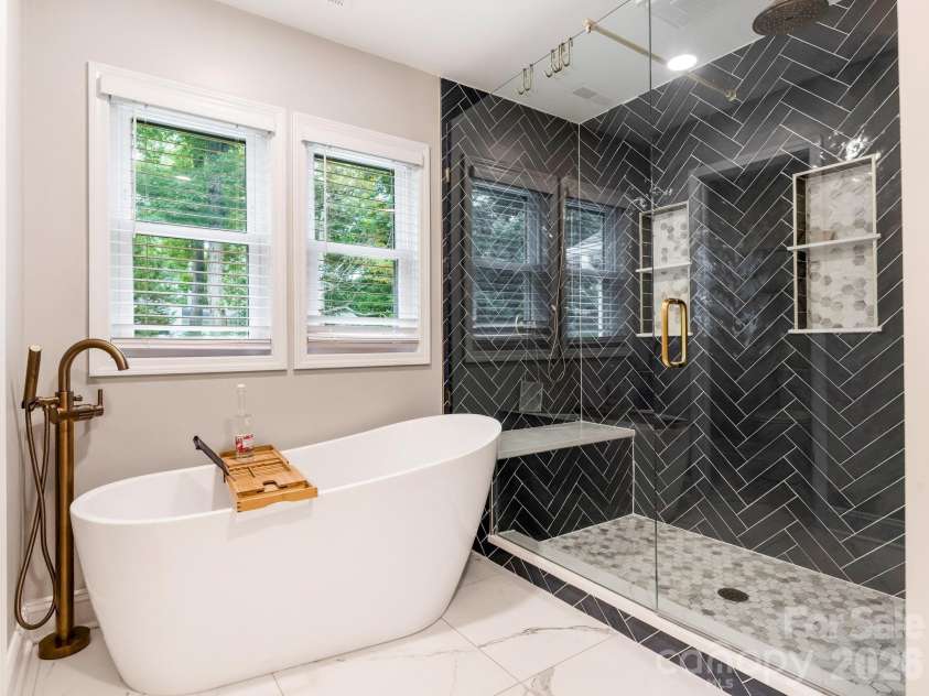 6801 Rollingridge Drive, Charlotte, NC 28211.  MLS# CAR4388041, YatesRealty ID 35281. 