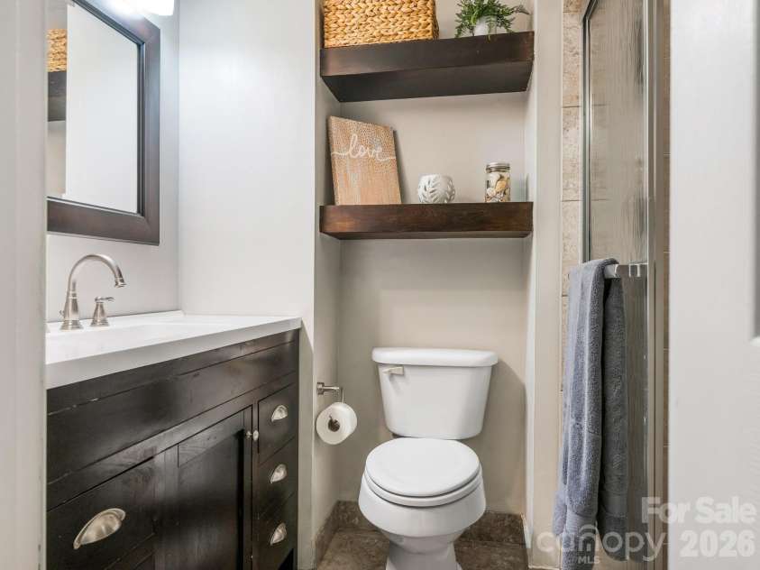 6801 Rollingridge Drive, Charlotte, NC 28211.  MLS# CAR4388041, YatesRealty ID 35281. 