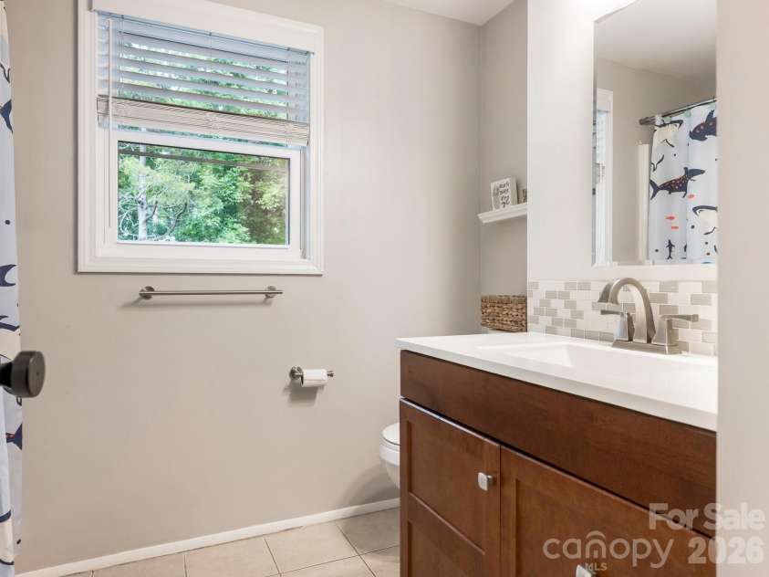 6801 Rollingridge Drive, Charlotte, NC 28211.  MLS# CAR4388041, YatesRealty ID 35281. 