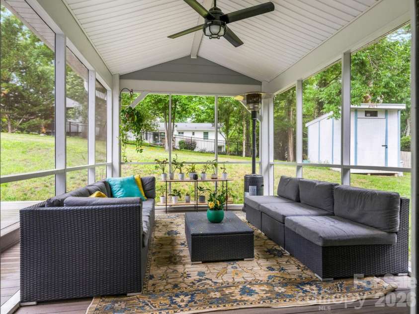 6801 Rollingridge Drive, Charlotte, NC 28211.  MLS# CAR4388041, YatesRealty ID 35281. 