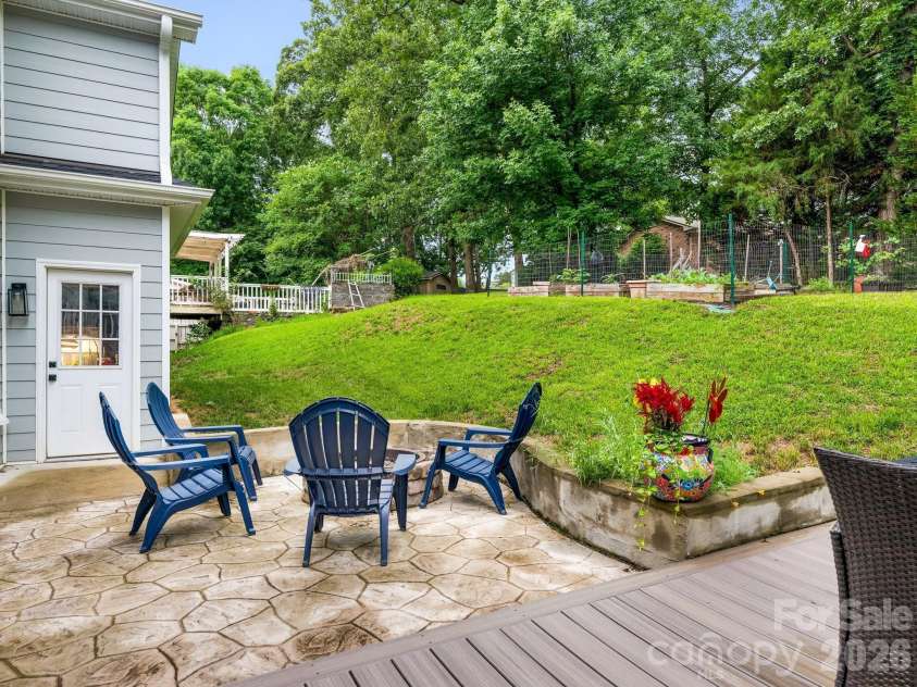 6801 Rollingridge Drive, Charlotte, NC 28211.  MLS# CAR4388041, YatesRealty ID 35281. 