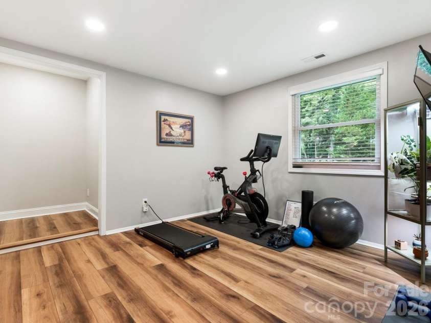 6801 Rollingridge Drive, Charlotte, NC 28211.  MLS# CAR4388041, YatesRealty ID 35281. Loft/Flex space