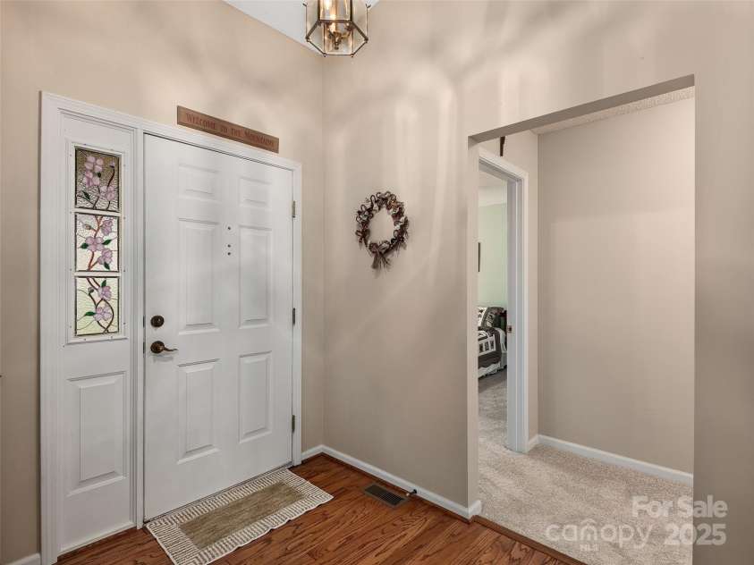 3 Wentworth Court, Etowah, NC 28729.  MLS# CAR4297402, YatesRealty ID 35283. Foyer 5'10 x 7'9