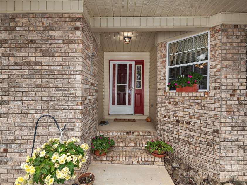 3 Wentworth Court, Etowah, NC 28729.  MLS# CAR4297402, YatesRealty ID 35283. Welcoming Entry