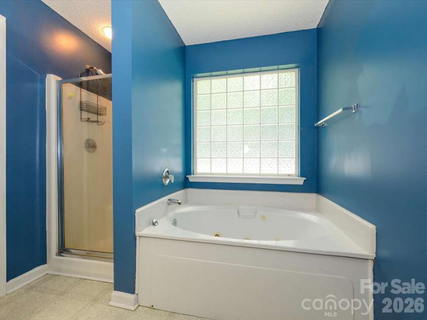 4821 Renfrew Drive, Concord, NC 28027.  MLS# CAR4396998, YatesRealty ID 35283. 