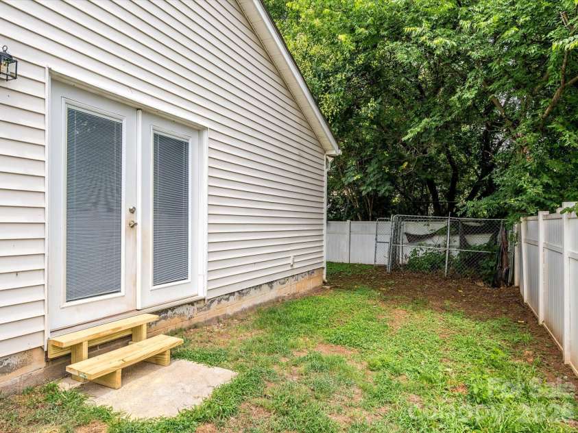 4821 Renfrew Drive, Concord, NC 28027.  MLS# CAR4396998, YatesRealty ID 35283. 