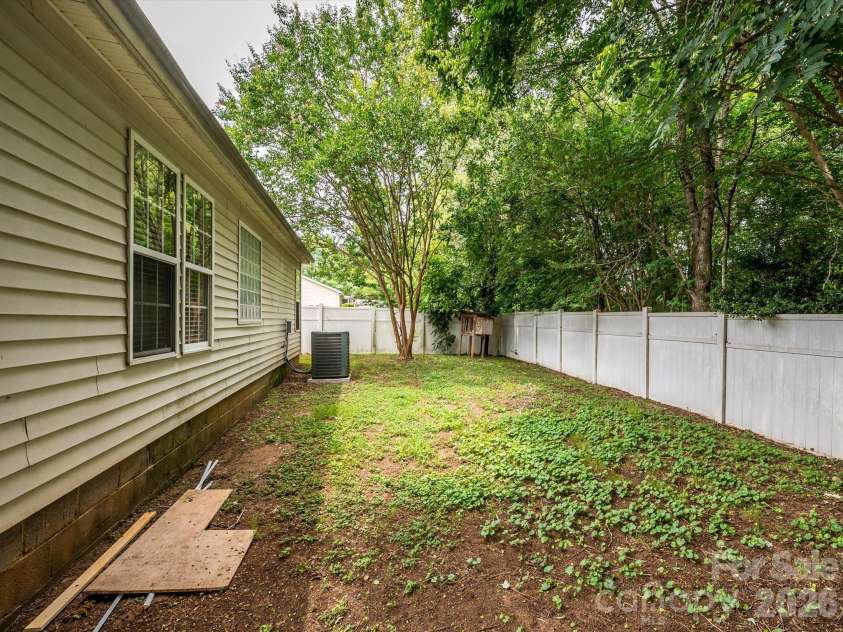 4821 Renfrew Drive, Concord, NC 28027.  MLS# CAR4396998, YatesRealty ID 35283. 