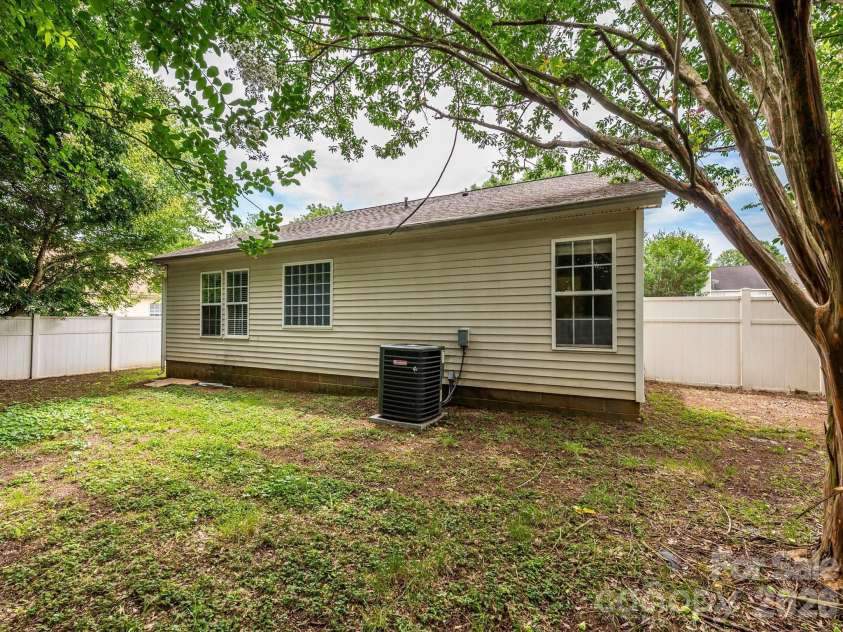 4821 Renfrew Drive, Concord, NC 28027.  MLS# CAR4396998, YatesRealty ID 35283. 