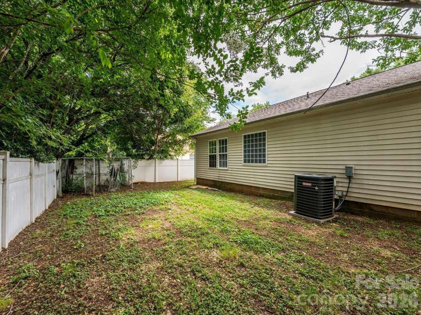 4821 Renfrew Drive, Concord, NC 28027.  MLS# CAR4396998, YatesRealty ID 35283. 