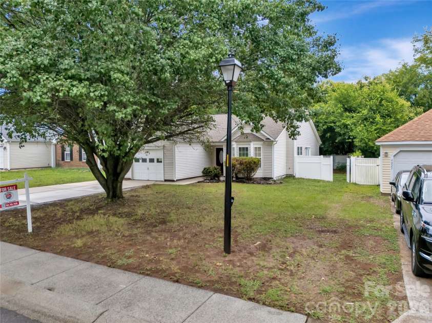 4821 Renfrew Drive, Concord, NC 28027.  MLS# CAR4396998, YatesRealty ID 35283. 