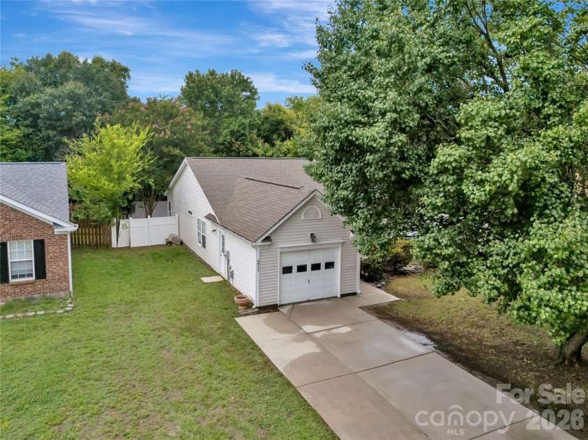 4821 Renfrew Drive, Concord, NC 28027.  MLS# CAR4396998, YatesRealty ID 35283. 