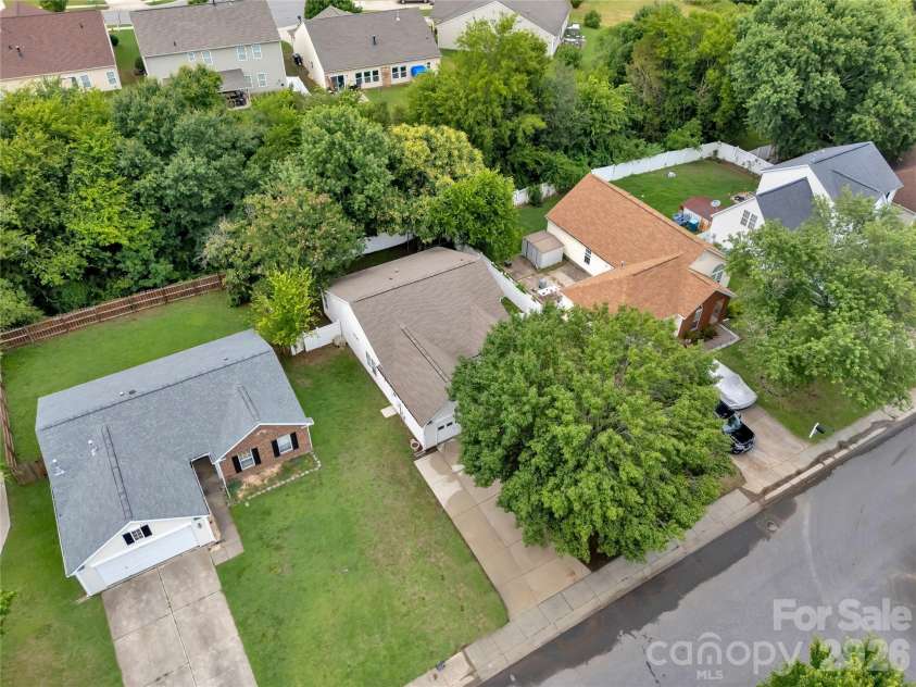 4821 Renfrew Drive, Concord, NC 28027.  MLS# CAR4396998, YatesRealty ID 35283. 