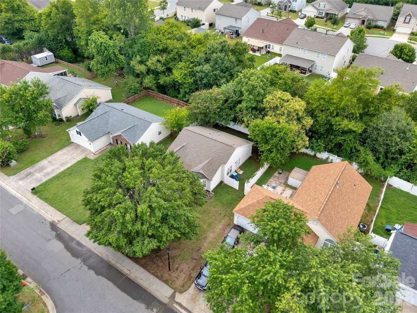 4821 Renfrew Drive, Concord, NC 28027.  MLS# CAR4396998, YatesRealty ID 35283. 
