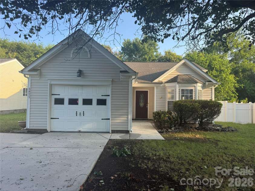 4821 Renfrew Drive, Concord, NC 28027.  MLS# CAR4396998, YatesRealty ID 35283. 