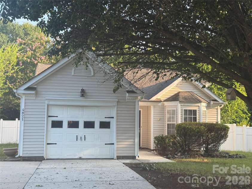 4821 Renfrew Drive, Concord, NC 28027.  MLS# CAR4396998, YatesRealty ID 35283. 