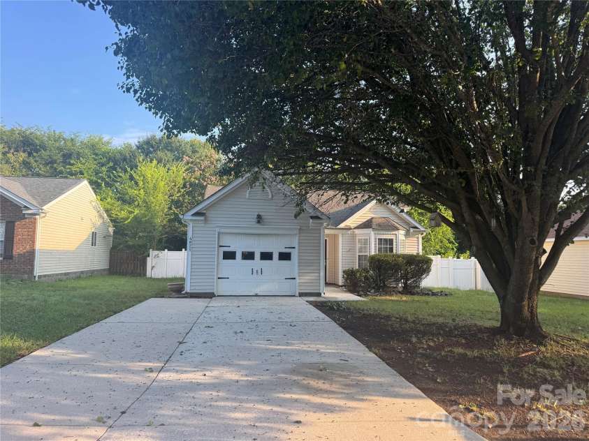 4821 Renfrew Drive, Concord, NC 28027.  MLS# CAR4396998, YatesRealty ID 35283. 