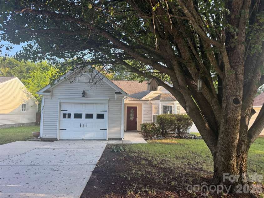 4821 Renfrew Drive, Concord, NC 28027.  MLS# CAR4396998, YatesRealty ID 35283. 