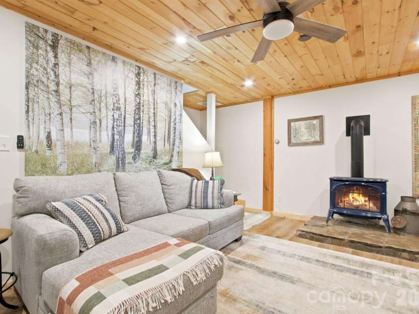 176 Ravens View, Boone, NC 28607.  MLS# CAR4398547, YatesRealty ID 35286. 