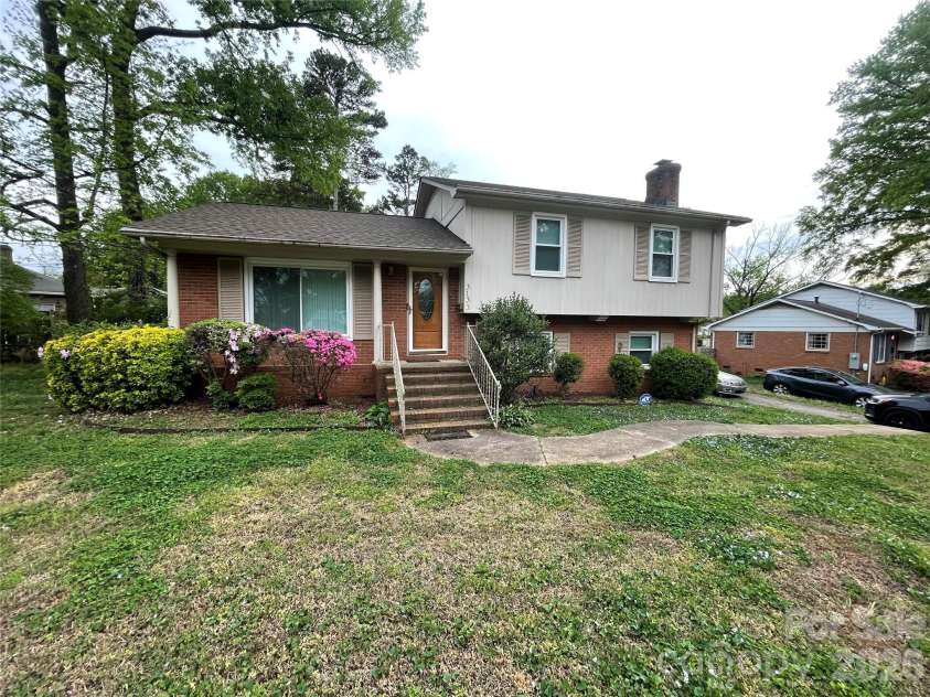 3133 Rosehill Drive, Charlotte, NC 28212.  MLS# CAR4398573, YatesRealty ID 35287. 