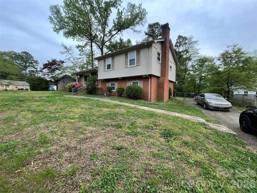 3133 Rosehill Drive, Charlotte, NC 28212.  MLS# CAR4398573, YatesRealty ID 35287. 