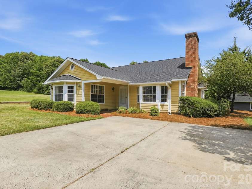2914 Huckleberry Hill Drive, Fort Mill, SC 29715.  MLS# CAR4398954, YatesRealty ID 35289. 