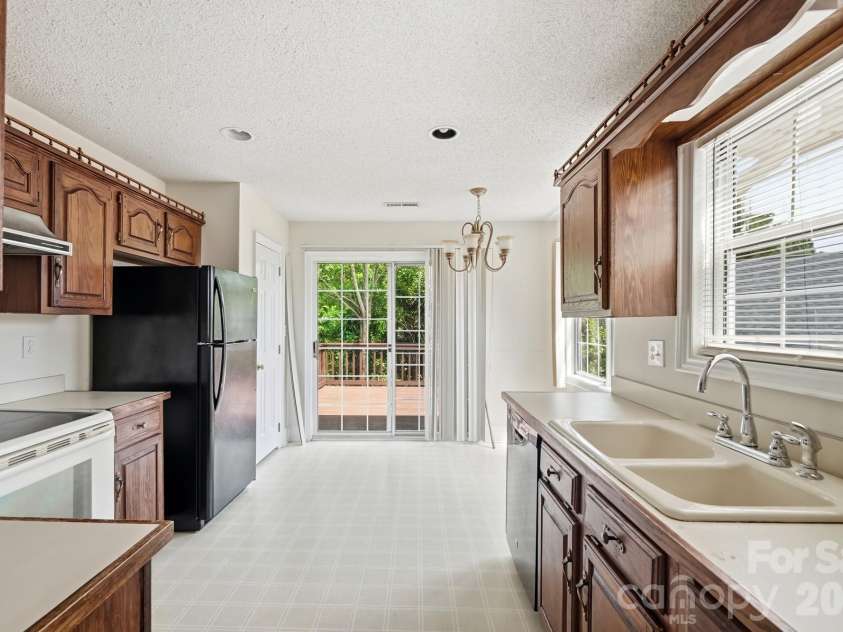 2914 Huckleberry Hill Drive, Fort Mill, SC 29715.  MLS# CAR4398954, YatesRealty ID 35289. 