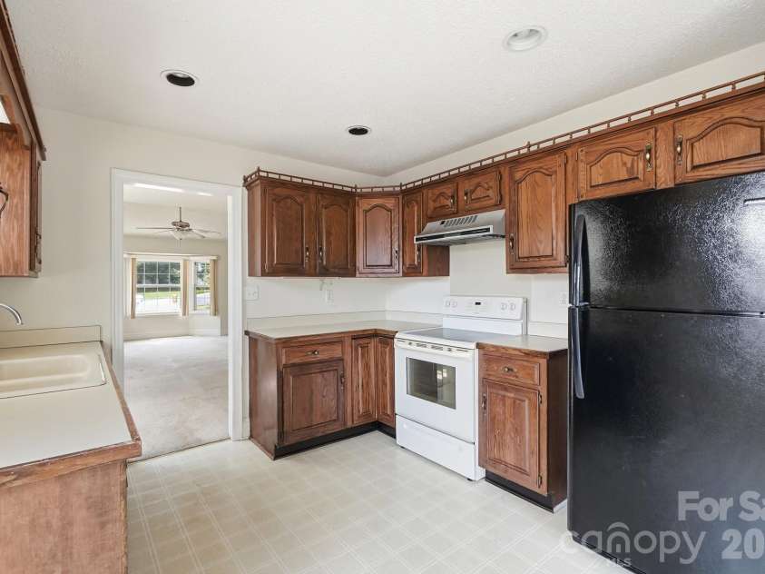 2914 Huckleberry Hill Drive, Fort Mill, SC 29715.  MLS# CAR4398954, YatesRealty ID 35289. 