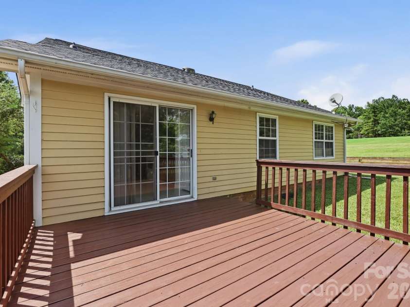 2914 Huckleberry Hill Drive, Fort Mill, SC 29715.  MLS# CAR4398954, YatesRealty ID 35289. 