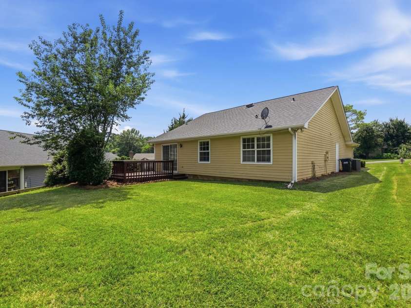2914 Huckleberry Hill Drive, Fort Mill, SC 29715.  MLS# CAR4398954, YatesRealty ID 35289. 