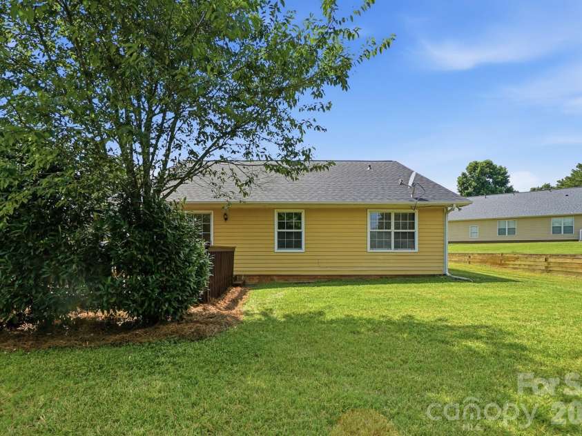 2914 Huckleberry Hill Drive, Fort Mill, SC 29715.  MLS# CAR4398954, YatesRealty ID 35289. 