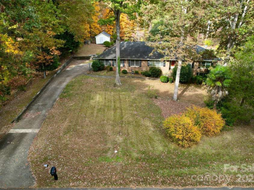 10802 Chestnut Hill Drive, Matthews, NC 28105.  MLS# CAR4319226, YatesRealty ID 3529. 