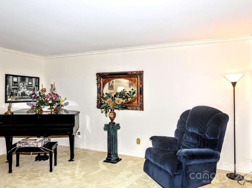 10802 Chestnut Hill Drive, Matthews, NC 28105.  MLS# CAR4319226, YatesRealty ID 3529. 