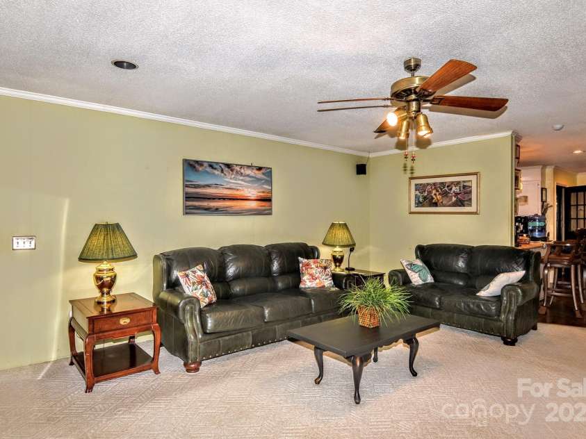 10802 Chestnut Hill Drive, Matthews, NC 28105.  MLS# CAR4319226, YatesRealty ID 3529. 