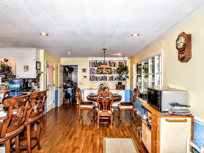 10802 Chestnut Hill Drive, Matthews, NC 28105.  MLS# CAR4319226, YatesRealty ID 3529. 