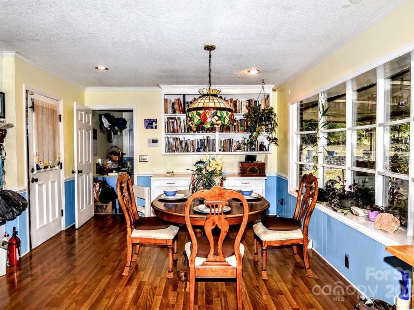 10802 Chestnut Hill Drive, Matthews, NC 28105.  MLS# CAR4319226, YatesRealty ID 3529. 