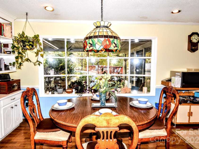 10802 Chestnut Hill Drive, Matthews, NC 28105.  MLS# CAR4319226, YatesRealty ID 3529. 