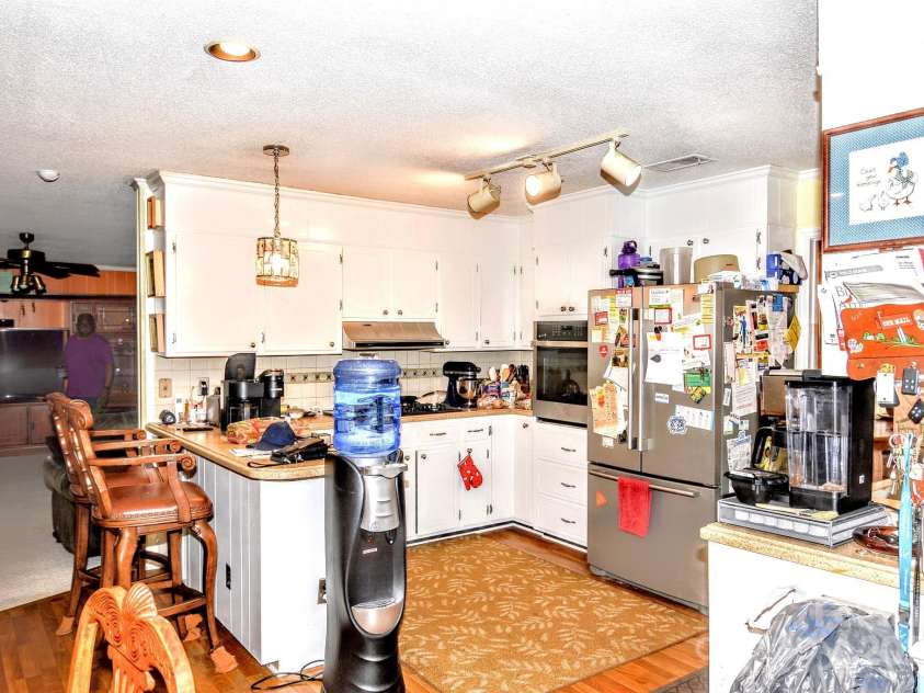 10802 Chestnut Hill Drive, Matthews, NC 28105.  MLS# CAR4319226, YatesRealty ID 3529. 