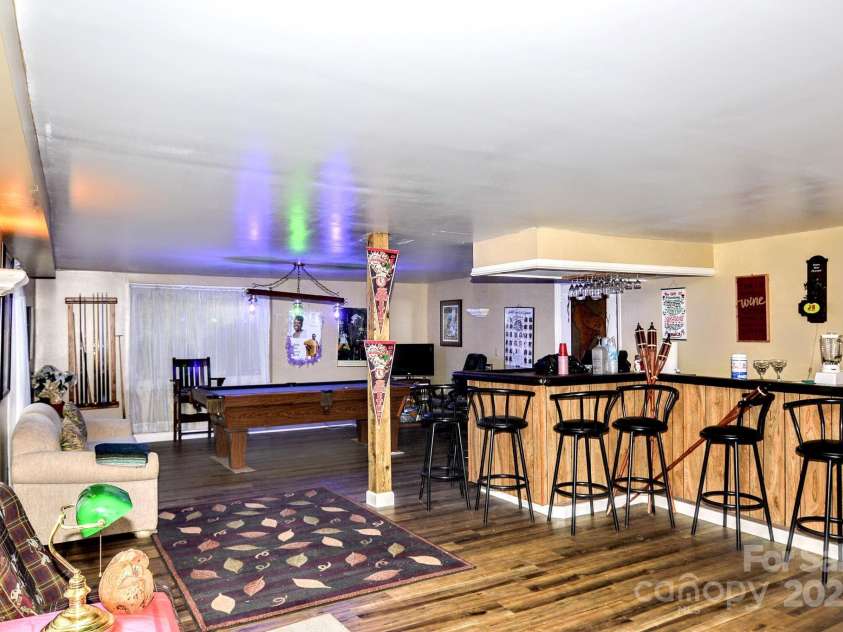 10802 Chestnut Hill Drive, Matthews, NC 28105.  MLS# CAR4319226, YatesRealty ID 3529. 