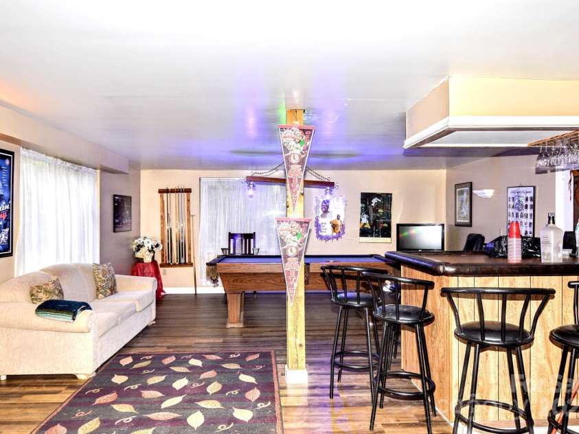 10802 Chestnut Hill Drive, Matthews, NC 28105.  MLS# CAR4319226, YatesRealty ID 3529. 