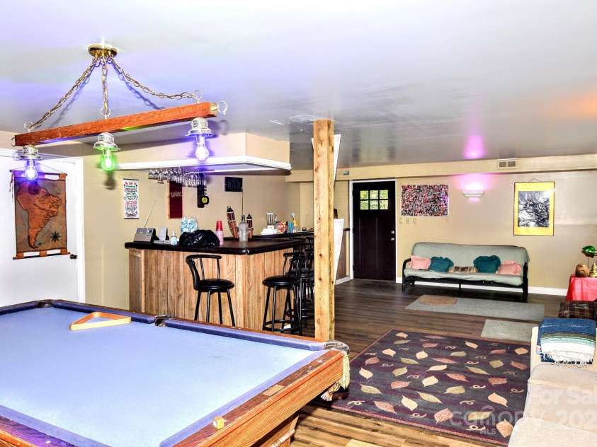 10802 Chestnut Hill Drive, Matthews, NC 28105.  MLS# CAR4319226, YatesRealty ID 3529. 