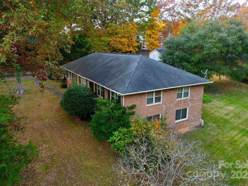 10802 Chestnut Hill Drive, Matthews, NC 28105.  MLS# CAR4319226, YatesRealty ID 3529. 