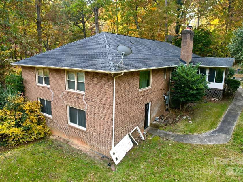 10802 Chestnut Hill Drive, Matthews, NC 28105.  MLS# CAR4319226, YatesRealty ID 3529. 