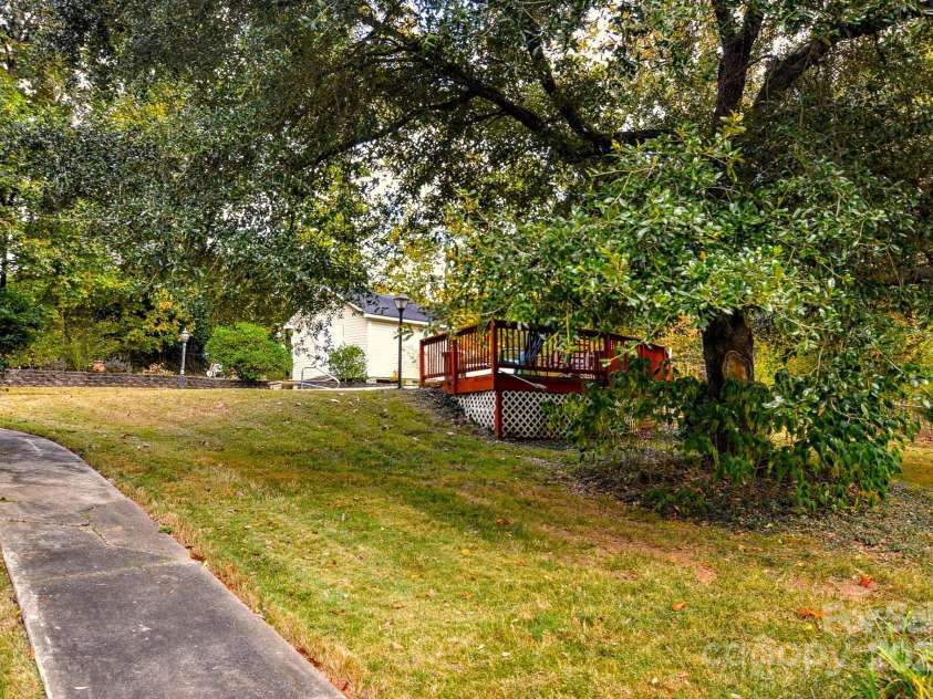 10802 Chestnut Hill Drive, Matthews, NC 28105.  MLS# CAR4319226, YatesRealty ID 3529. 