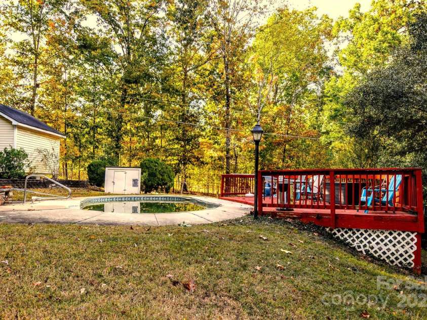 10802 Chestnut Hill Drive, Matthews, NC 28105.  MLS# CAR4319226, YatesRealty ID 3529. 