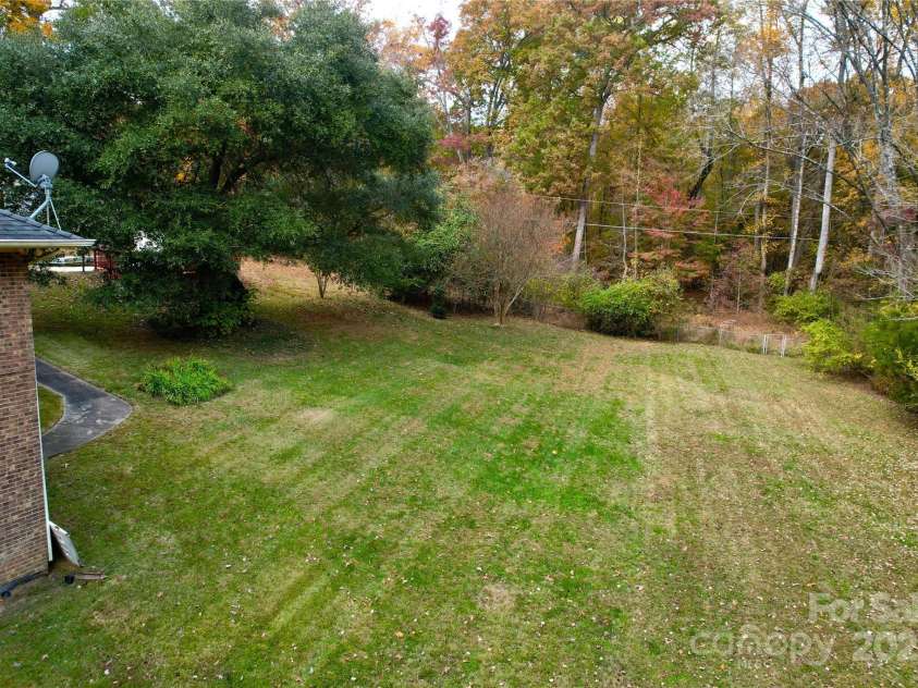 10802 Chestnut Hill Drive, Matthews, NC 28105.  MLS# CAR4319226, YatesRealty ID 3529. 