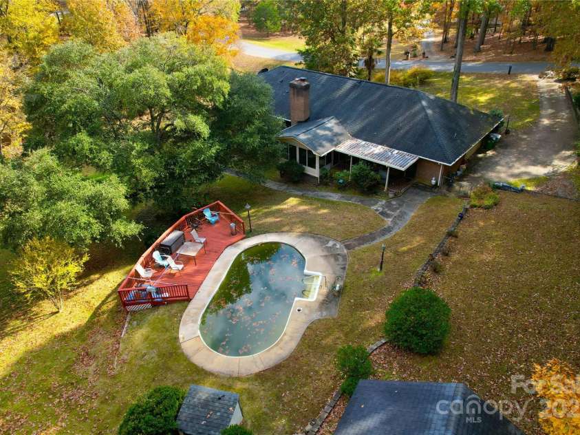 10802 Chestnut Hill Drive, Matthews, NC 28105.  MLS# CAR4319226, YatesRealty ID 3529. 