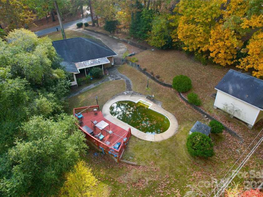 10802 Chestnut Hill Drive, Matthews, NC 28105.  MLS# CAR4319226, YatesRealty ID 3529. 