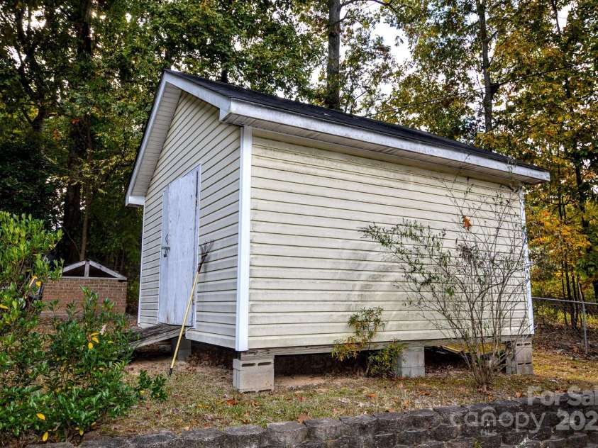 10802 Chestnut Hill Drive, Matthews, NC 28105.  MLS# CAR4319226, YatesRealty ID 3529. 