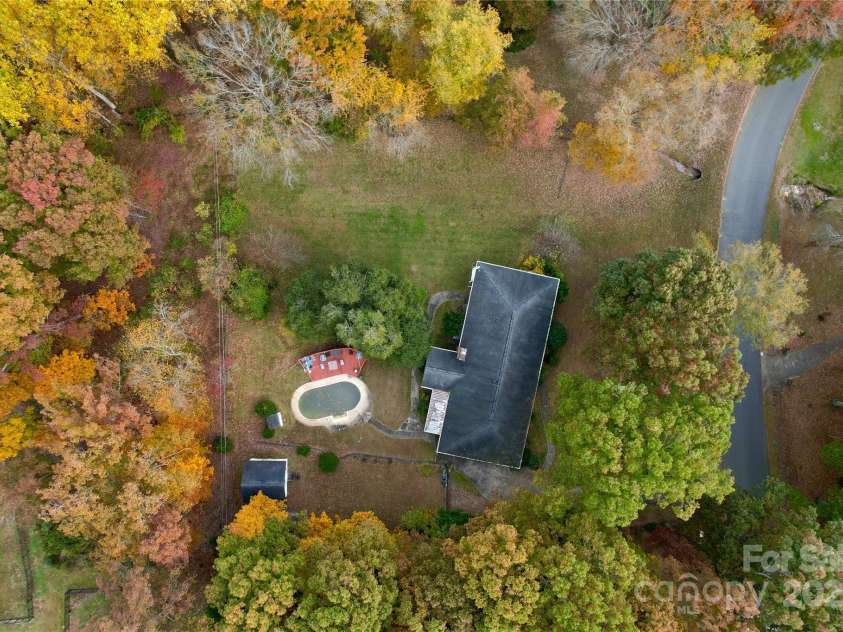 10802 Chestnut Hill Drive, Matthews, NC 28105.  MLS# CAR4319226, YatesRealty ID 3529. 